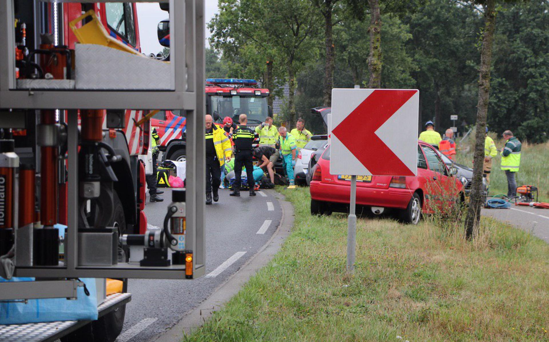 Auto Botst Frontaal Op Boom Bij Boerakker; Weg Afgesloten - Dagblad Van ...