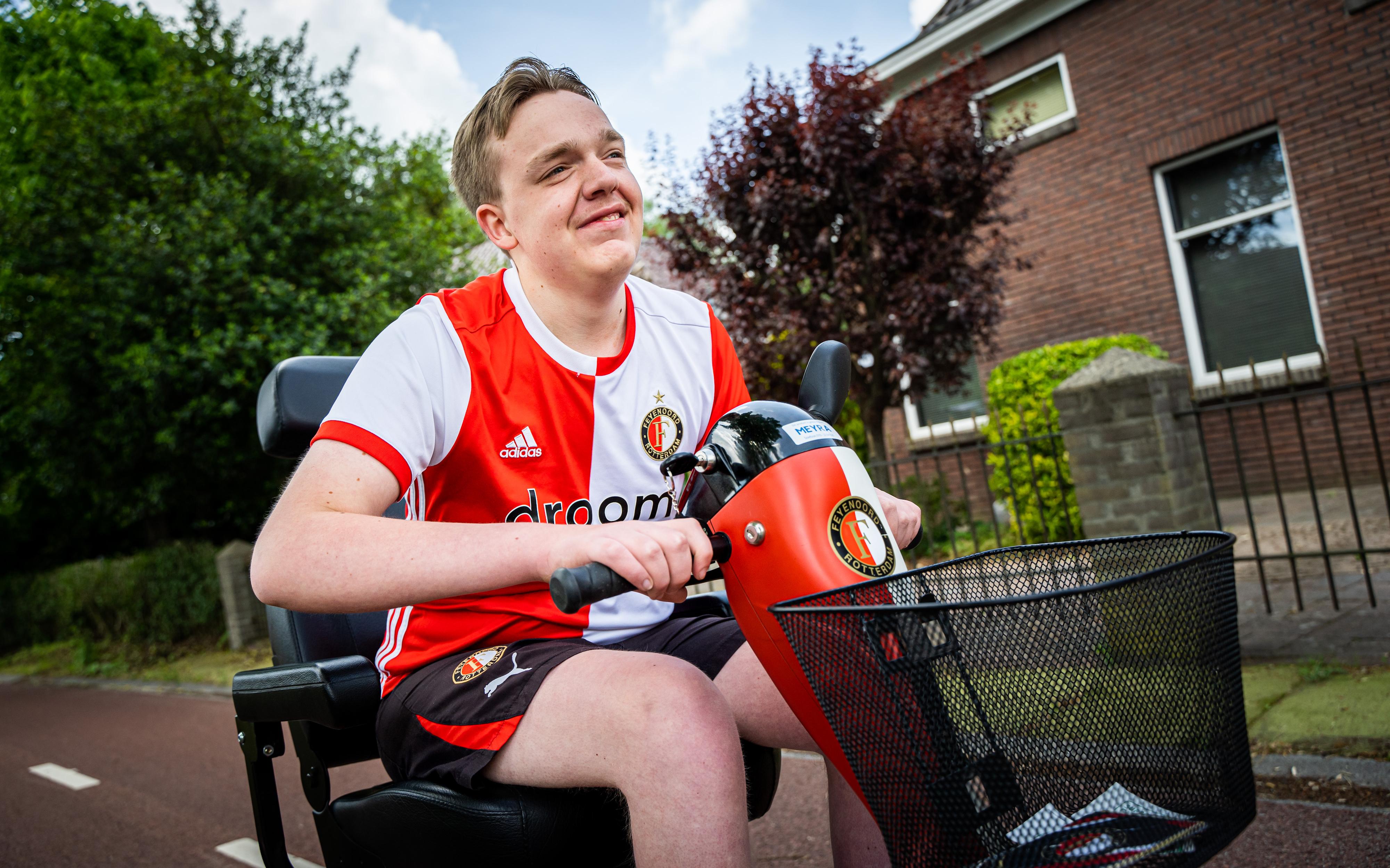 Overleden Marc Smeenge (16) uit De Groeve was een echte voetbalfanaat. Hij had nog minimaal tienduiz