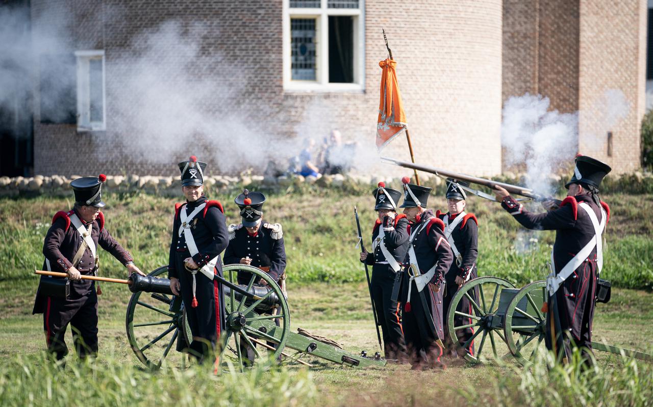 Kanongebulder bij het Kasteel in Coevorden tijdens de Garnizoensdag in 2019.