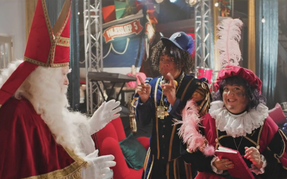 Zingen en swingen met de Sint in de serie 'Sinterklaas en de liedjes pietjes'.