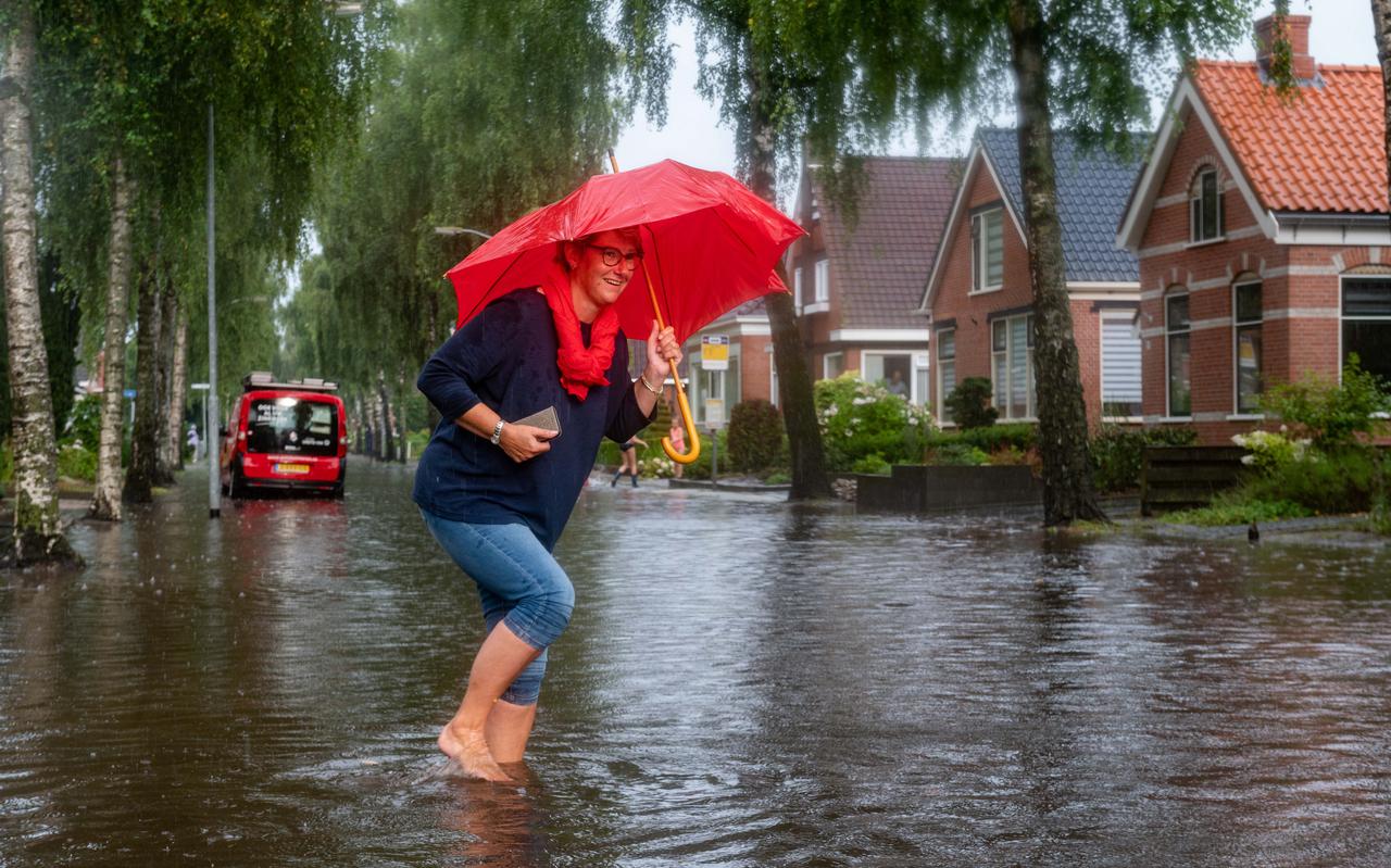 Op verschillende plekken in Nederland ontstond deze zomer overlast door hevige regenval. Ook in Siddeburen waren straten overstroomd na grote hoosbui. 