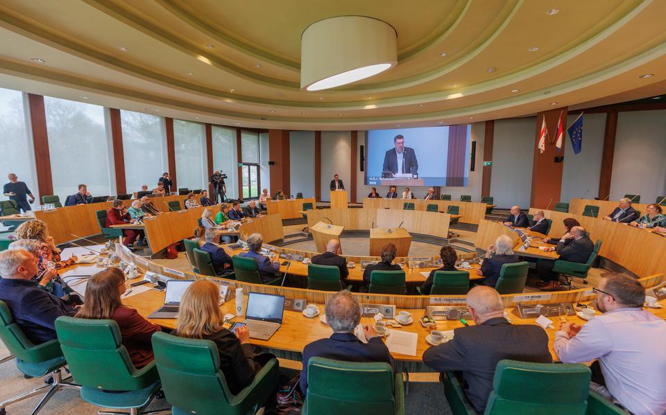 De nieuwe leden van het Drents Parlement werden woensdag beëdigd. 