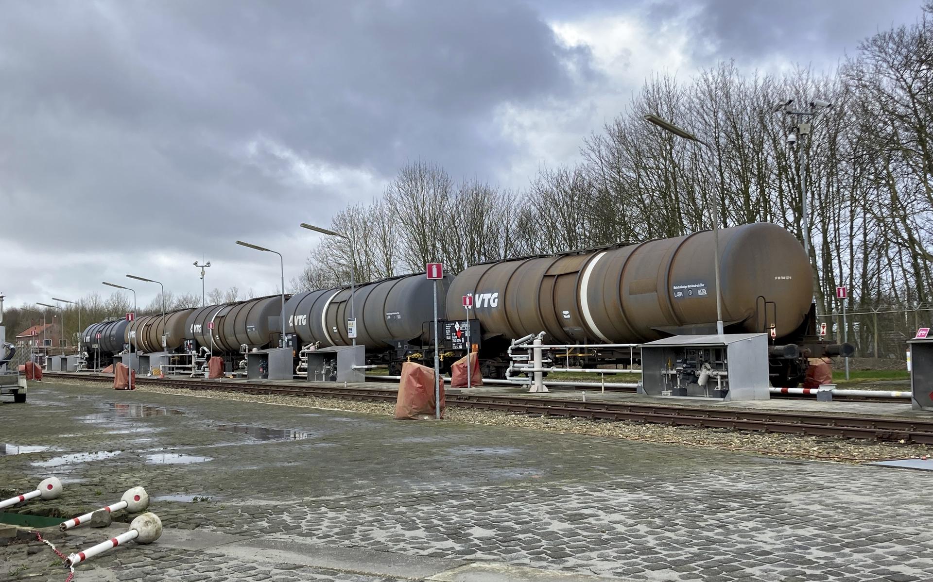 Aardgascondensaat wordt nu per vrachtwagen uit de Emmapolder naar Rotterdam vervoerd maar de locatie Roodeschool blijft achter de hand.