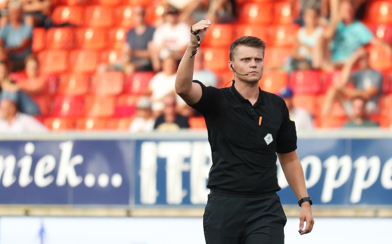 Scheidsrechter Jesse Rozendal. Scheidsrechter Jesse Rozendal.