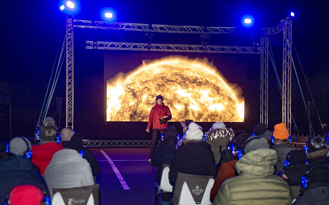 Astronoom André Offringa nam Emmen mee op ruimtereis. Astronoom André Offringa nam Emmen mee op ruimtereis.