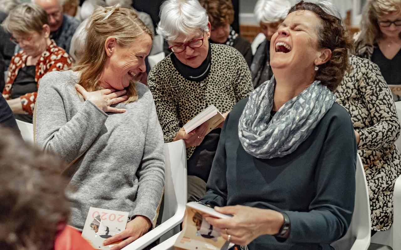 De presentatie van de Groninger Scheurkalender, hier in de voormalige Tramwerkplaats in Winschoten, is altijd een feestje. Dat feestje is dit jaar door papierschaarste uitgesteld. De presentatie van de Groninger Scheurkalender, hier in de voormalige Tramwerkplaats in Winschoten, is altijd een feestje. Dat feestje is dit jaar door papierschaarste uitgesteld.