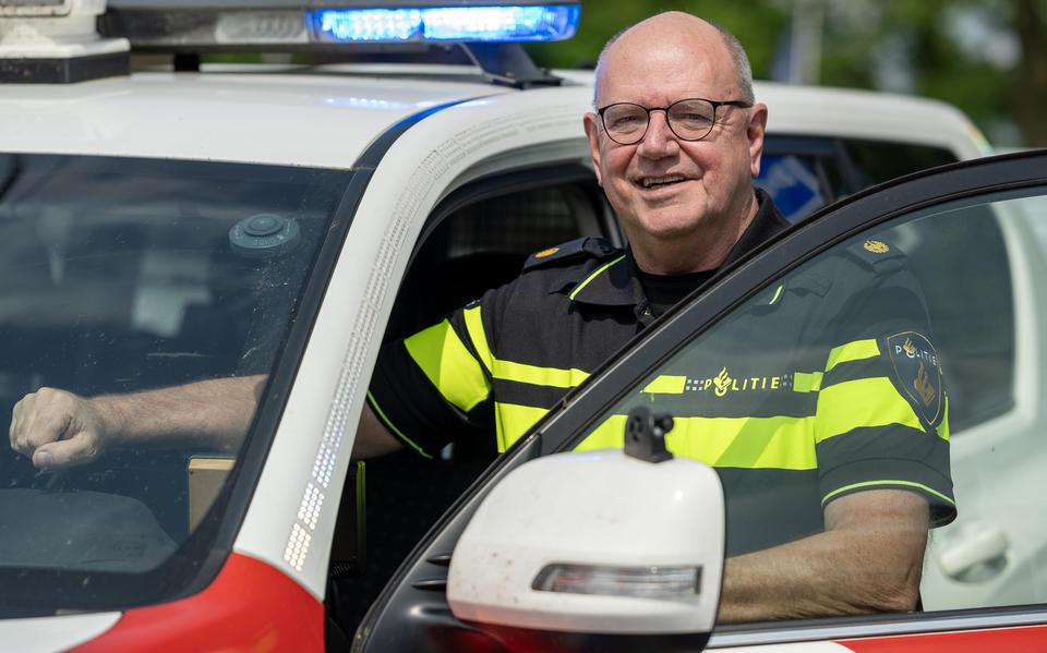 Jan Rijkens (64) uit Nieuw-Buinen kijkt met voldoening terug op veertig jaar politiewerk in Drenthe.