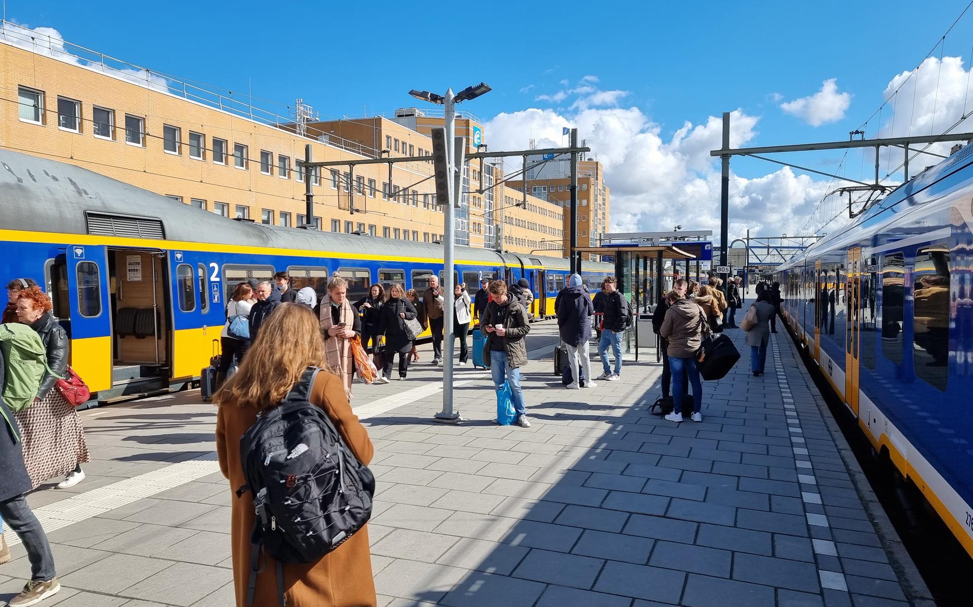 Op het Hoofdstation in Groningen wordt het steeds drukker.