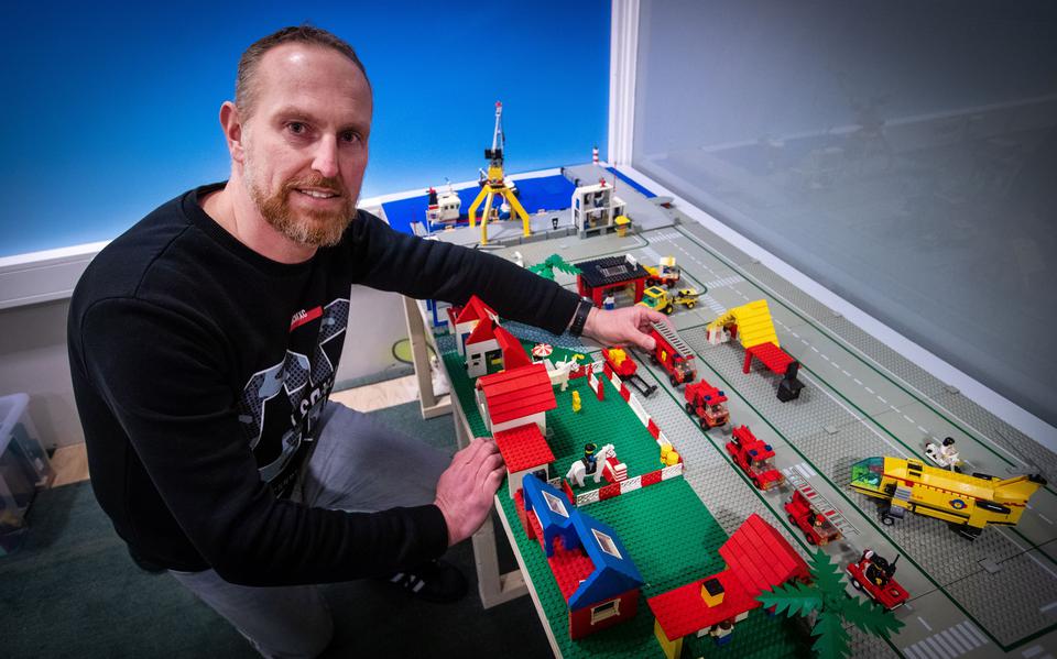 Gertjan Oldenburg bouwt Lego City in Veendam en voorkomt zo saaie leegstand in het centrum van de Parkstad. 
