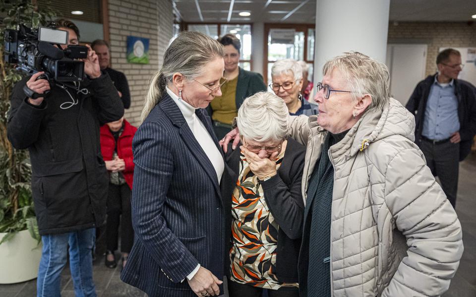Emotionele ouderen klampen zich vast aan minister Fleur Agema. ‘Ik doe