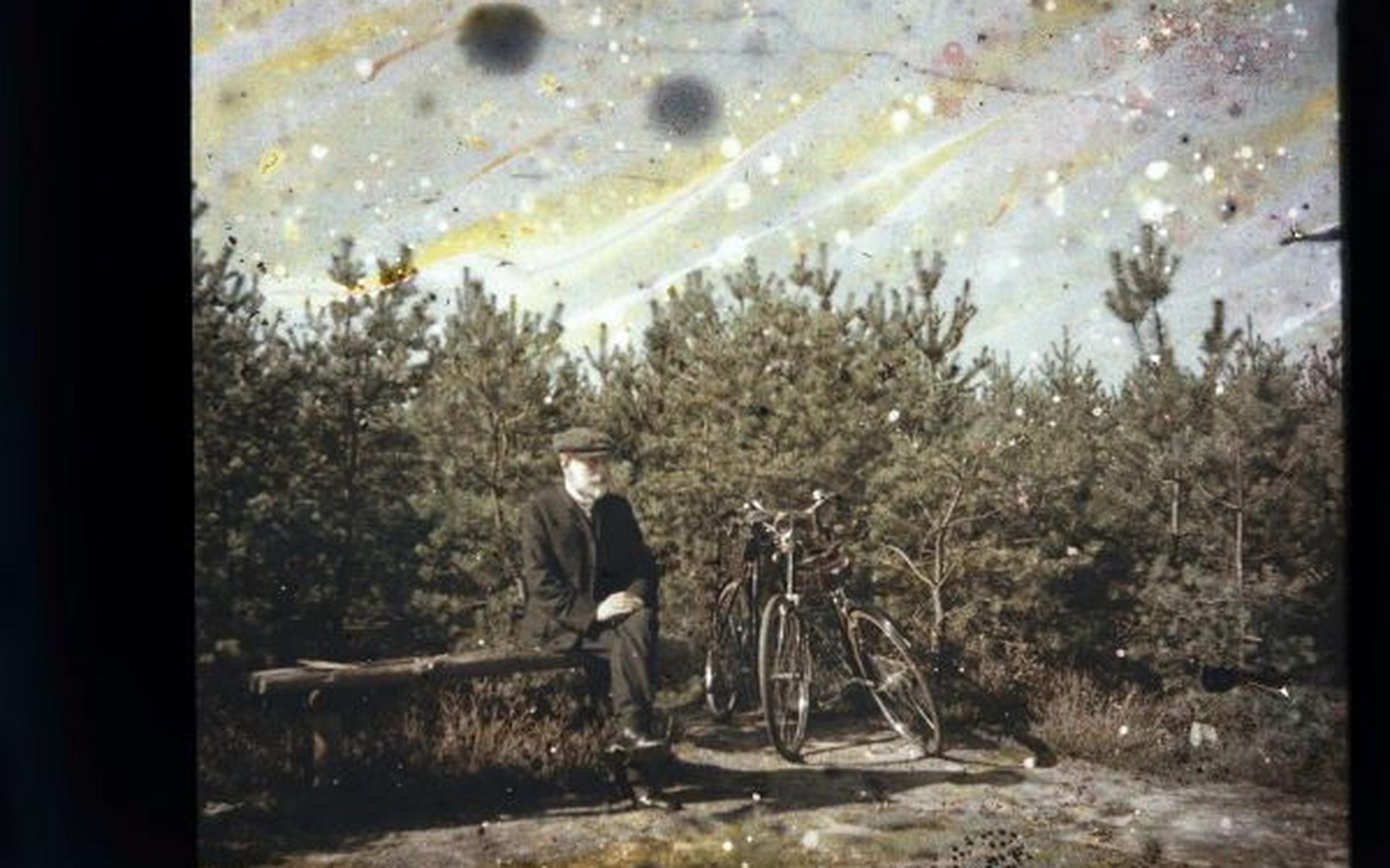 Mark Goslinga ontdekt oudste kleurenfoto's van Drenthe. Zeldzame dia's op glas zijn gemaakt in 1910 