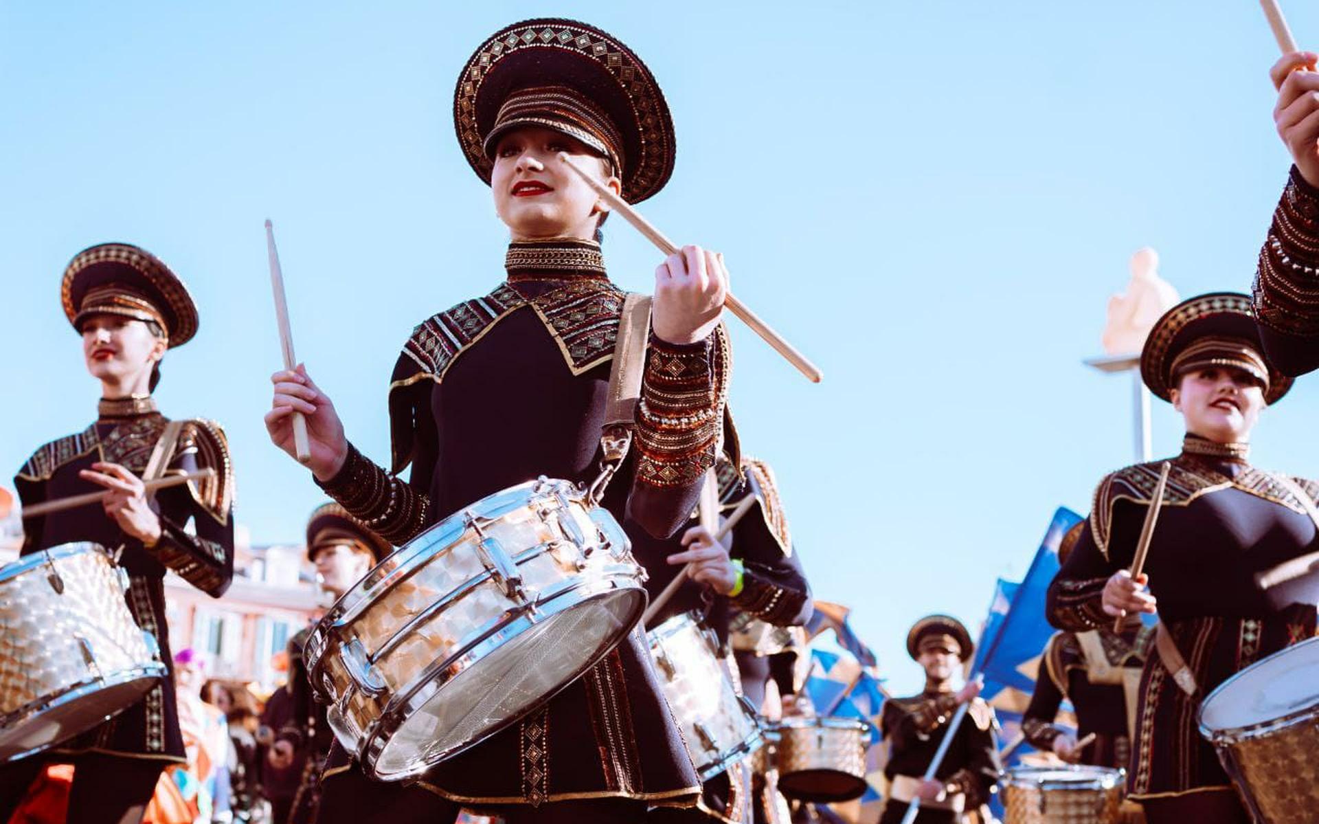 Oekraïense groep Crazy Drummers speelt op 'Groningen Brass Experience'. Een nieuw festival voor blaa