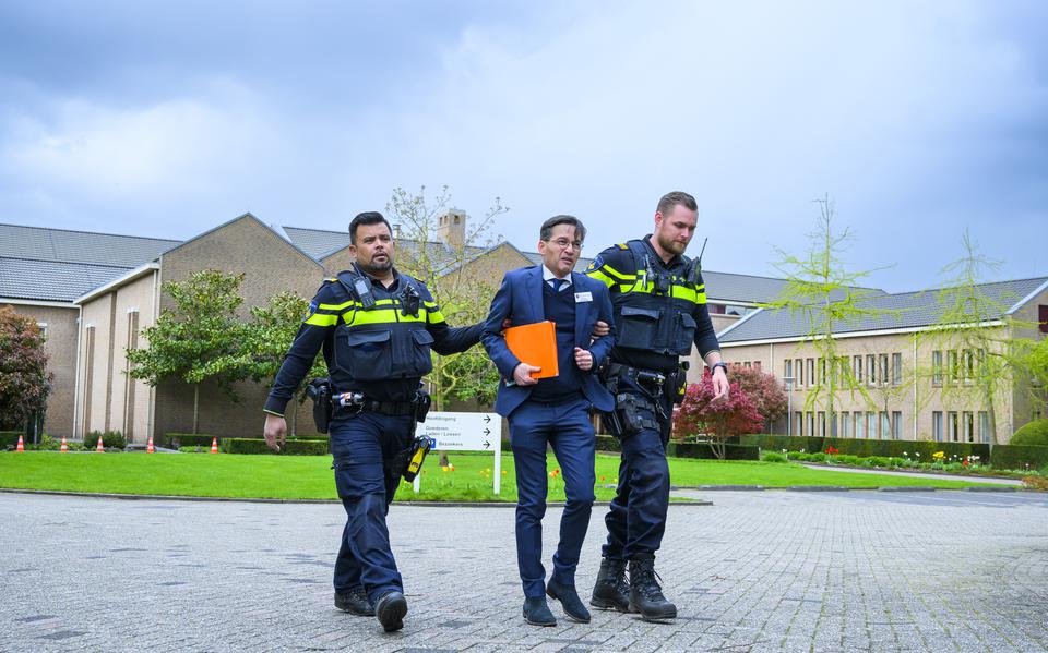 Henri Dahlem is opnieuw gearresteerd bij het landelijk hoofdkantoor van de Jehovah's Getuigen in Emmen 