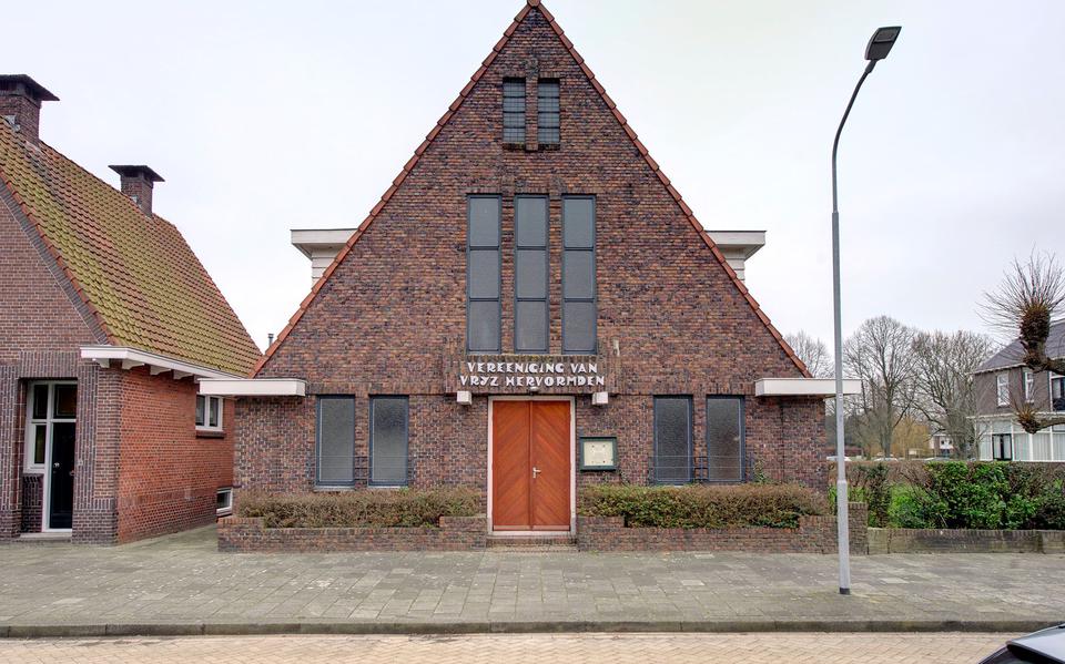 Kerk aan de Singel in Delfzijl staat te koop.