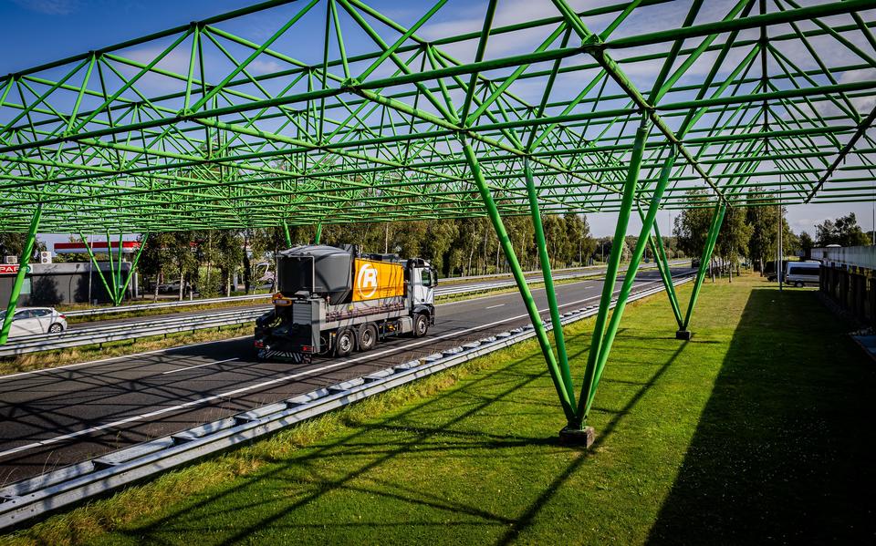 Grensovergang bij Bad Nieuweschans. Sinds Duitsland grenscontroles heeft ingevoerd heeft het dorp Bad Nieuweschans met sluipverkeer te maken en neemt de verkeersdrukte toe. 