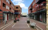 Straatbeeld in Delfzijl. Eemsdelta is de gemeente waar de bevolkingskrimp het snelste gaat. De gemeente zegt de ontwikkelingen nauwgezet te volgen, maar laat de komende jaren honderden huizen bijbouwen.