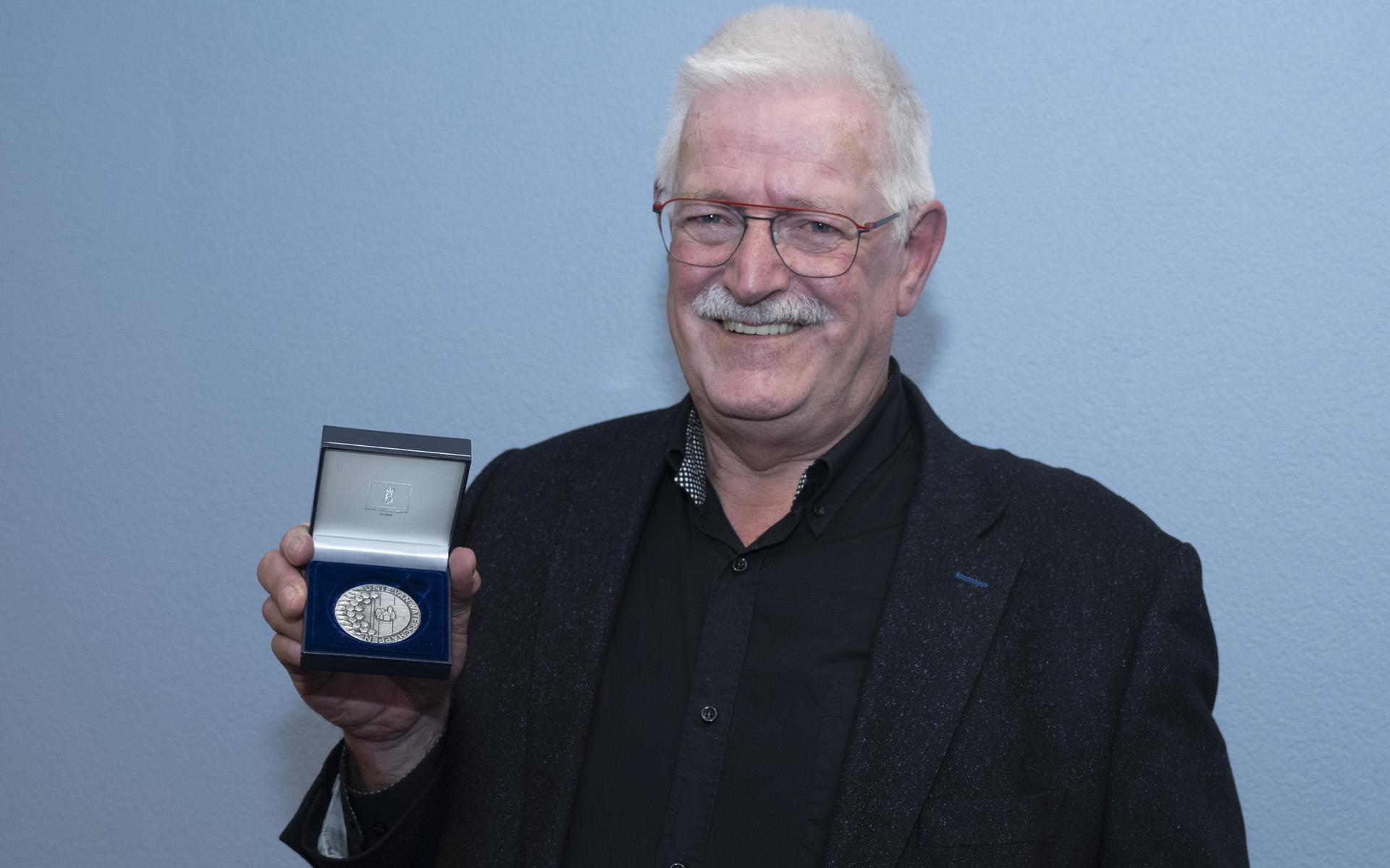 Hilbrand Sinnema is trots op zijn landelijke erepenning