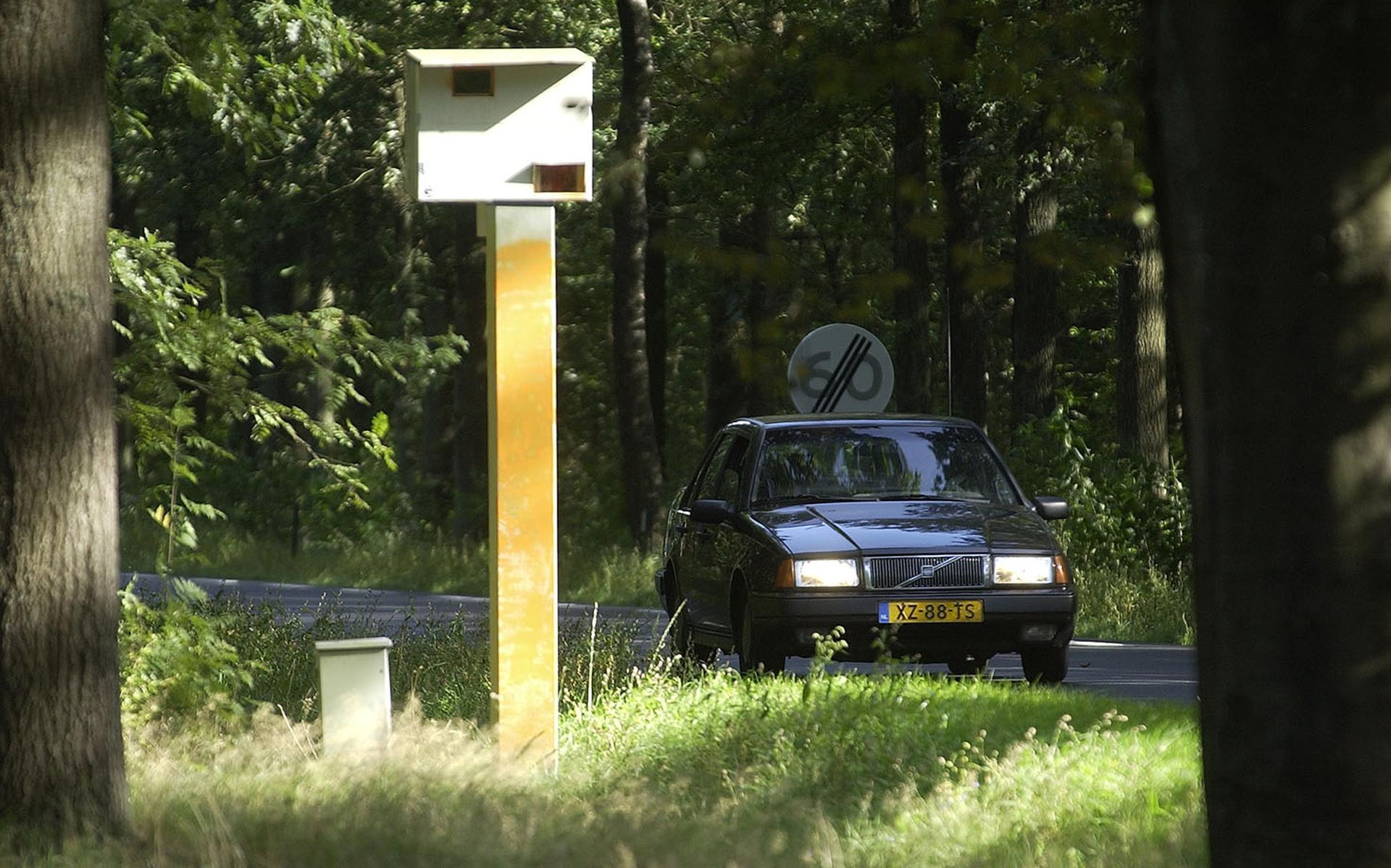 In de gemeente Emmen staan her en der meerdere van dit soort verouderde flitskasten die niet meer flitsen.