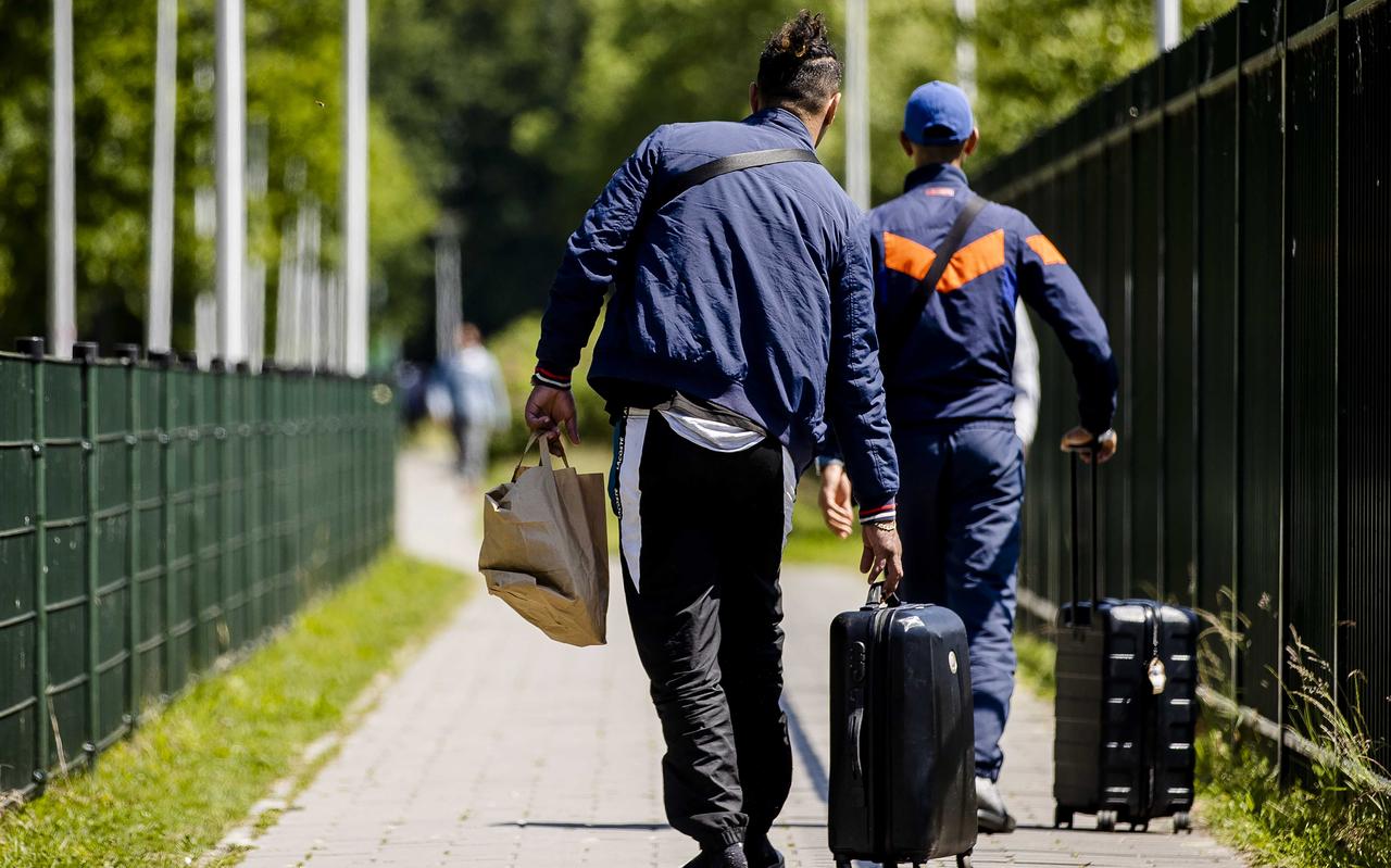 De 600 crisisnoodopvangplekken van de veiligheidsregio’s zijn niet genoeg om rust te brengen in Ter Apel. De 600 crisisnoodopvangplekken van de veiligheidsregio’s zijn niet genoeg om rust te brengen in Ter Apel.