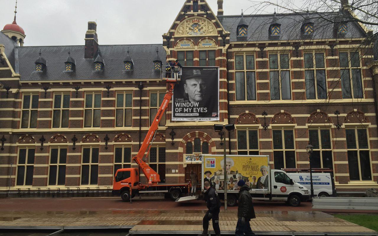 Cuby op de gevel van het Drents Museum. FOTO ARCHIEF DVHN Cuby op de gevel van het Drents Museum. FOTO ARCHIEF DVHN