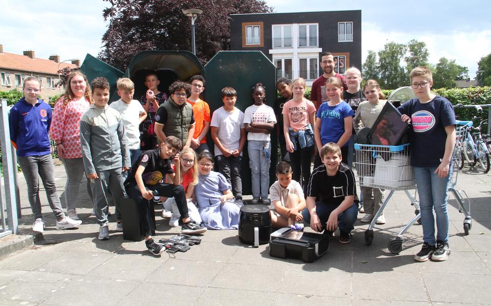 De school Noorderbreedte doet mee aan de E-waste race.