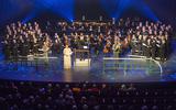 Voor de pauze stond bij het jubileumconcert van het VKSO de monumentale 'Symphonia Epica' van Cornelis Dopper op het programma. Met Martijn Sanders, Carina Vinke en Falco van Loon (vlnr.) als solisten.