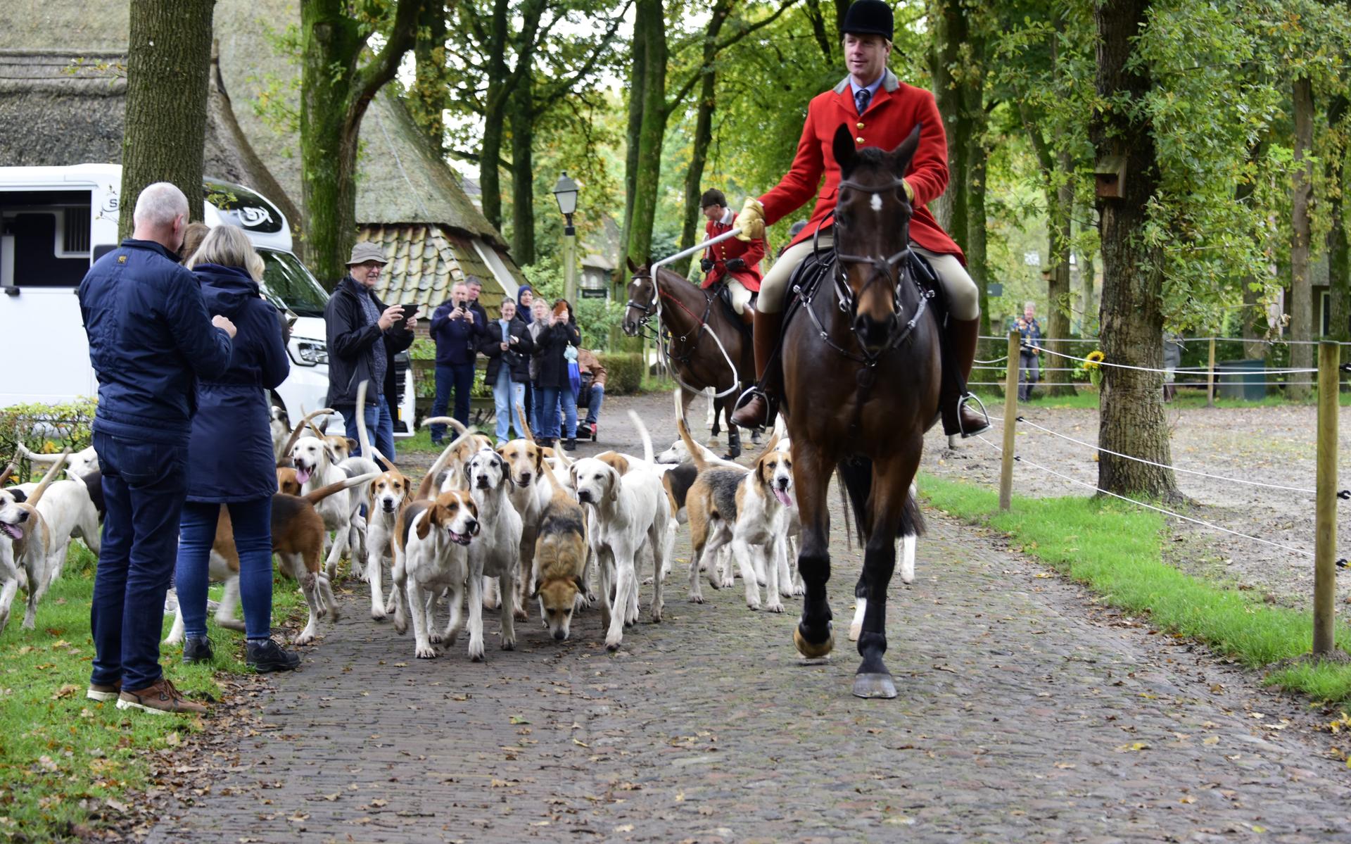 Bijzonder kleurrijk tafereel in Orvelte: de slipjacht