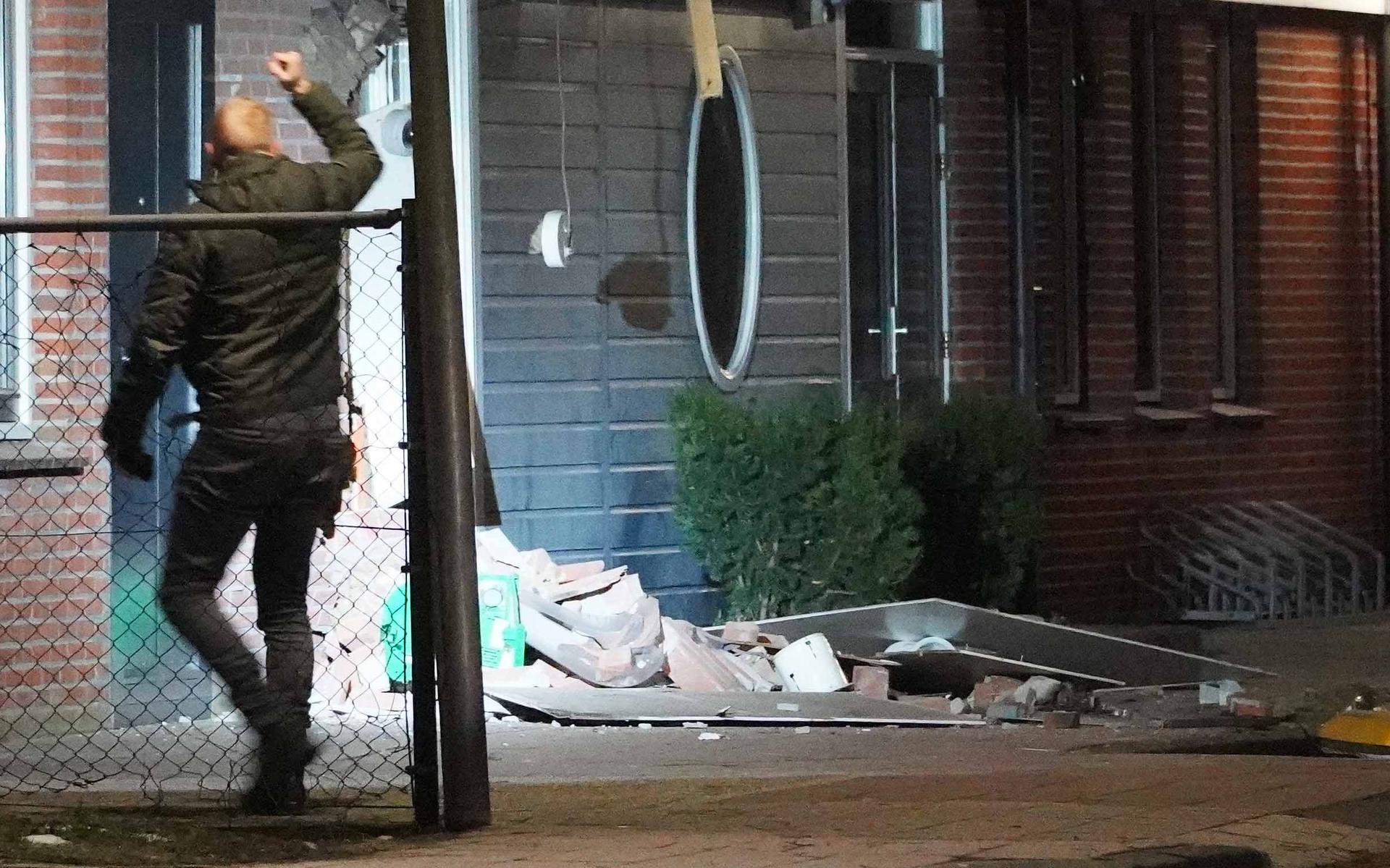De schade na de plofkraak in Nieuw-Dordrecht.