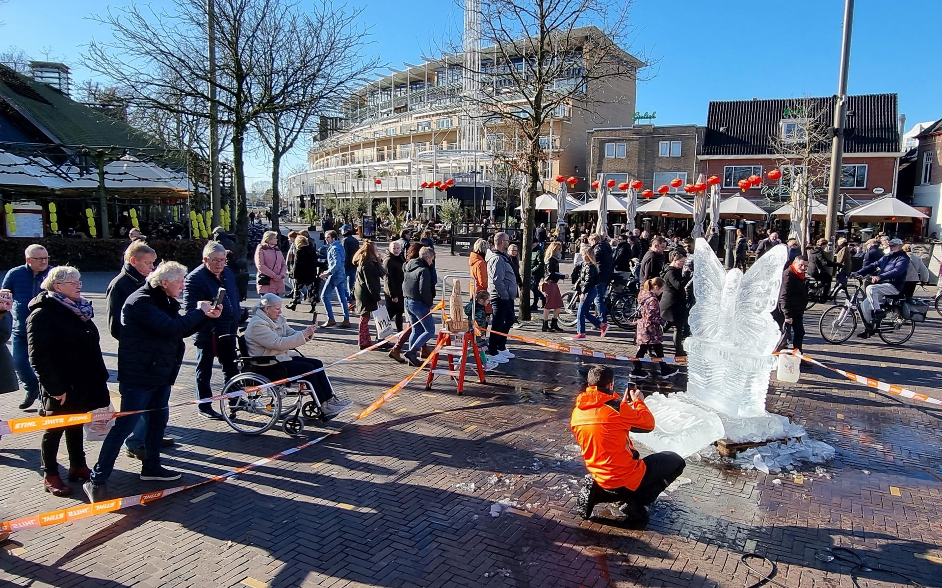Het publiek kon genieten van de schitterende ijsbeelden.