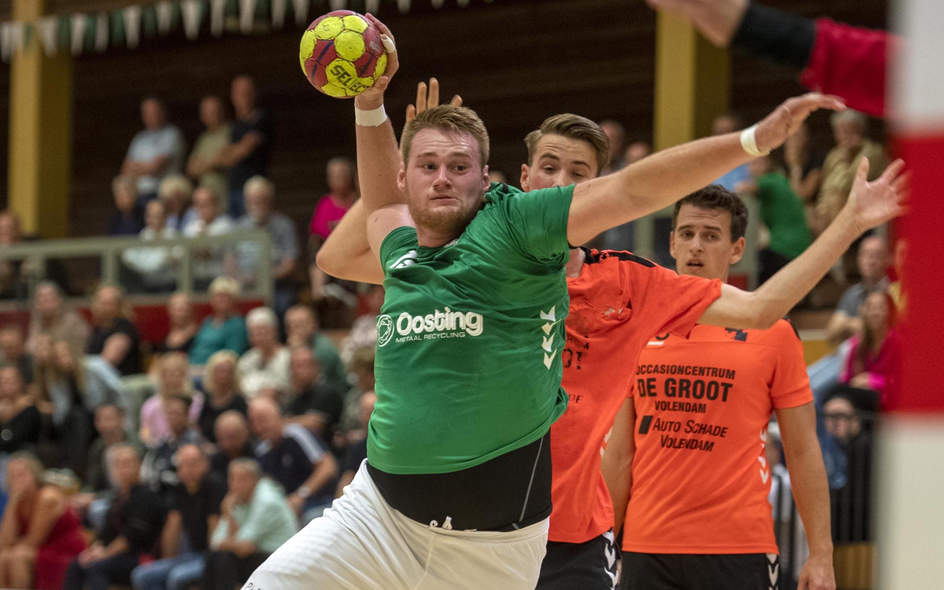 Handballers van E&O/Hurry-Up uit Emmen en Zwartemeer zijn niet opgewassen tegen Feyenoord in Rotterd