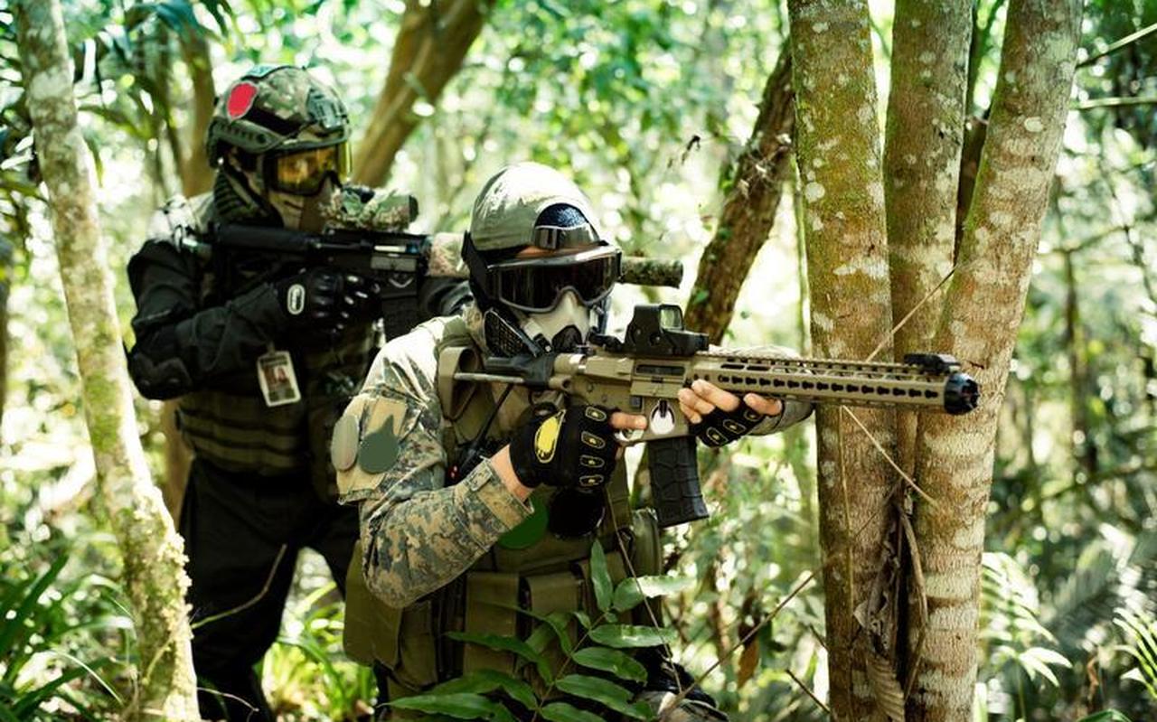 Airsofters in vol ornaat. Airsofters in vol ornaat.