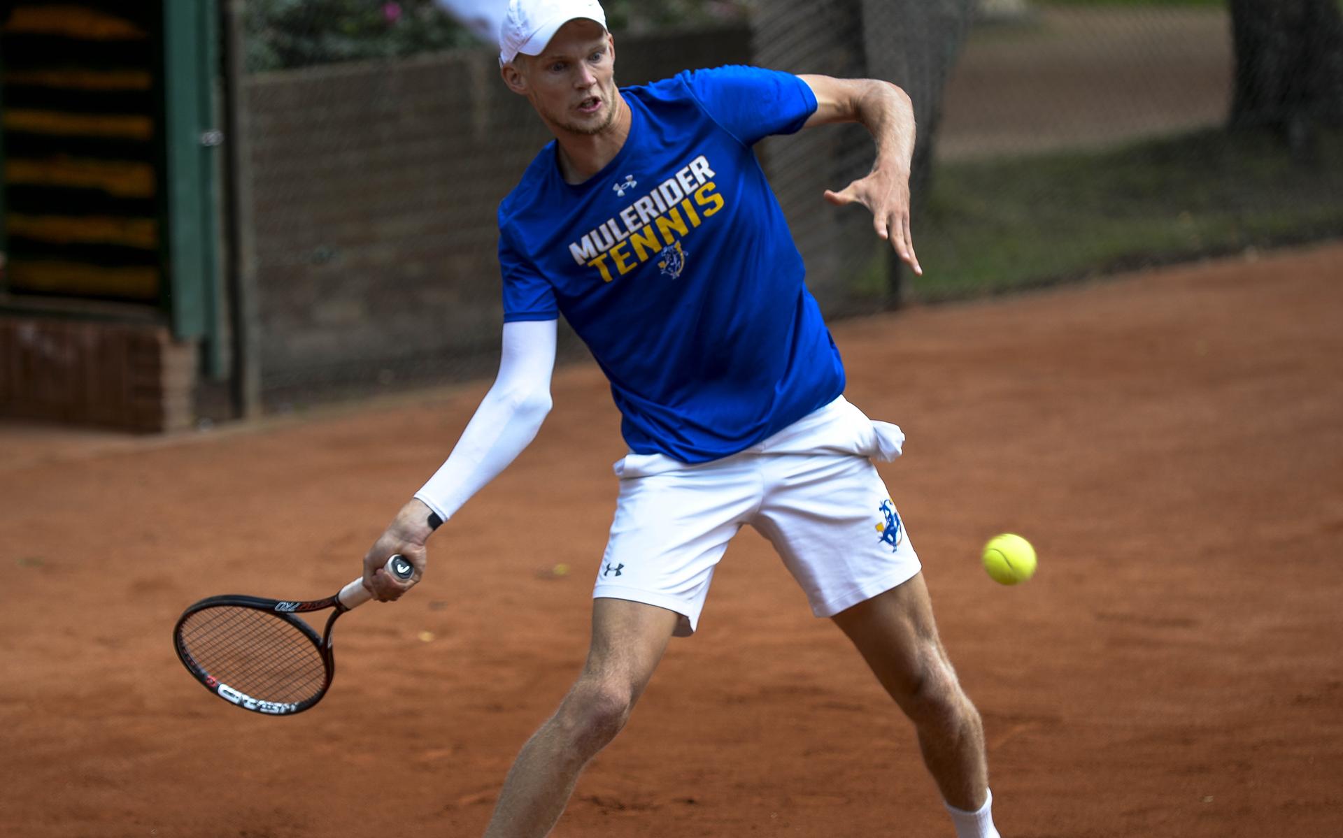 Tennis player ‘Mulerider’ Sander Jans from Roden is back, and how: he wins GLTB’s first NRT.  Amber Maalderink wins the women’s event.  “Problem with the Gravel”