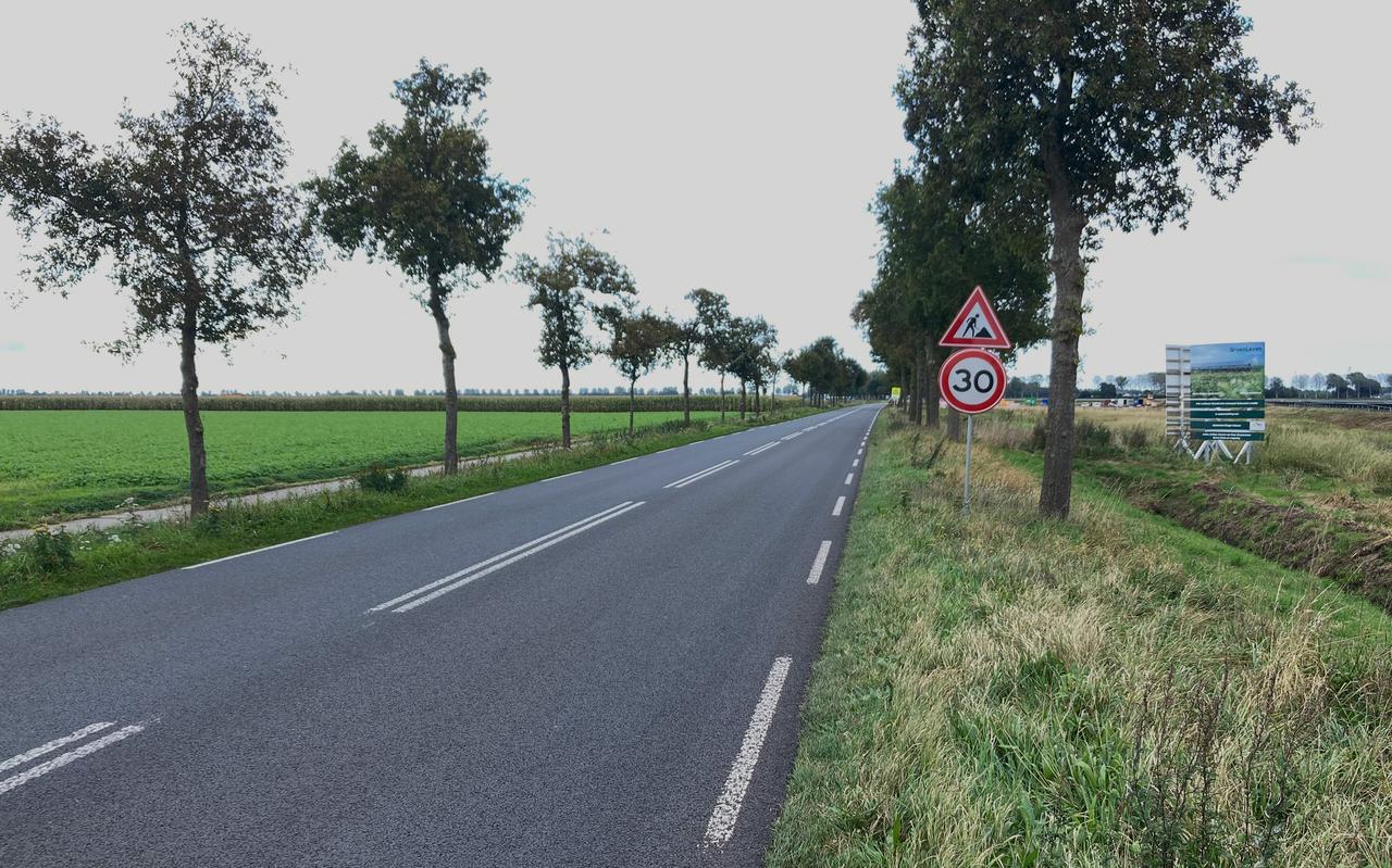 Op de Oude Dijk tussen Exloo en Tweede Exloërmond mag tijdelijk maar 30 kilometer per uur worden gereden. Op de Oude Dijk tussen Exloo en Tweede Exloërmond mag tijdelijk maar 30 kilometer per uur worden gereden.