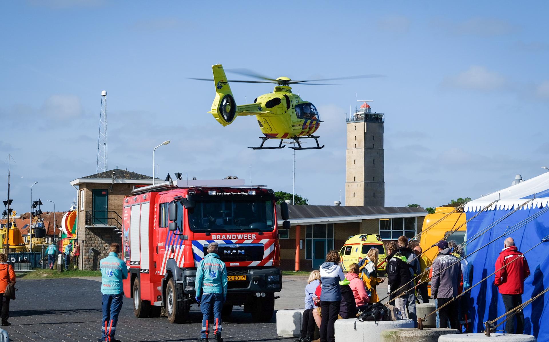 Giek raakt los: 79-jarige man overleden en vrouw zwaargewond op charterschip dat onderweg was naar T