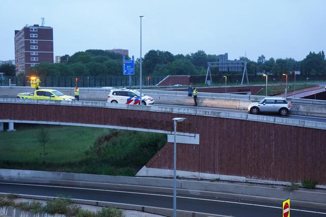 LIVE | Meerdere auto’s vliegen uit de welbekende ‘Mario Kart-bocht’ in