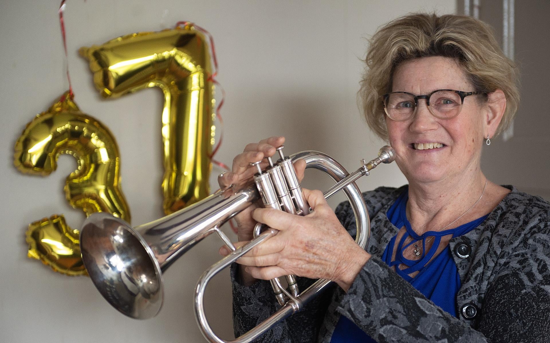 Janny uit Oosterhesselen leerde honderden kinderen blazen. 'Ze beginnen al te glimmen als ze nog maa