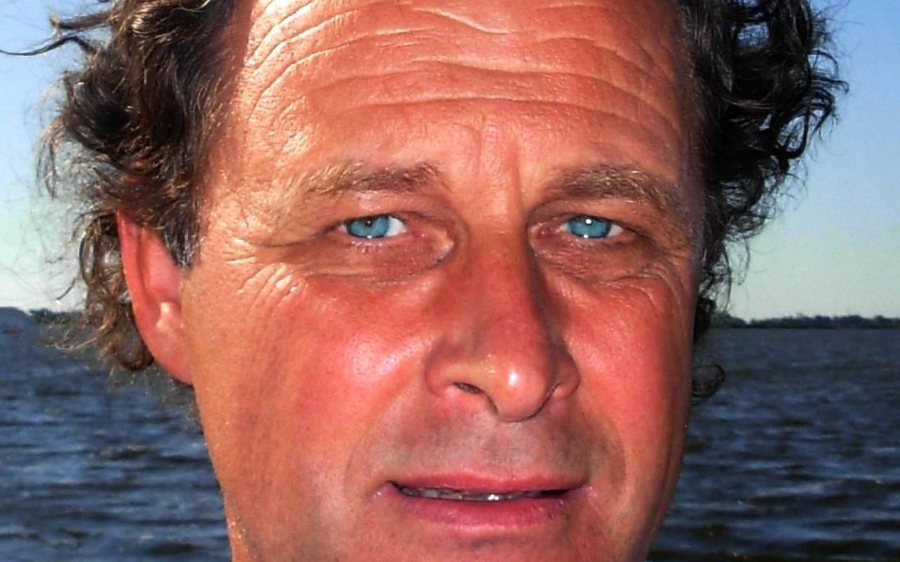 Gerrit Veenstra alias kunstenaar Gerrit Guldenhemel. Gerrit Veenstra alias kunstenaar Gerrit Guldenhemel.