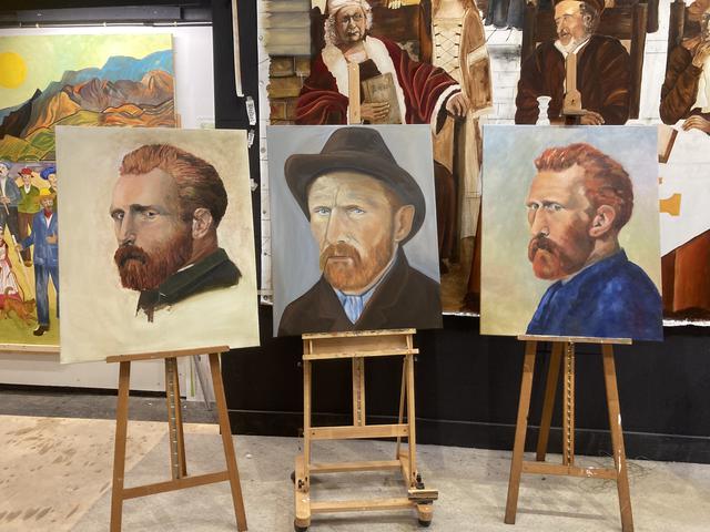 De beste drie portretten van Van Gogh in Drenthe, volgens de jury. De werken zijn van Geert Joling uit Emmen, Jantje Hartman uit Klazienaveen en Alie Klaren uit Dalen (van links naar rechts). De keus viel uiteindelijk op het portret in het midden, van Jantje Hartman.