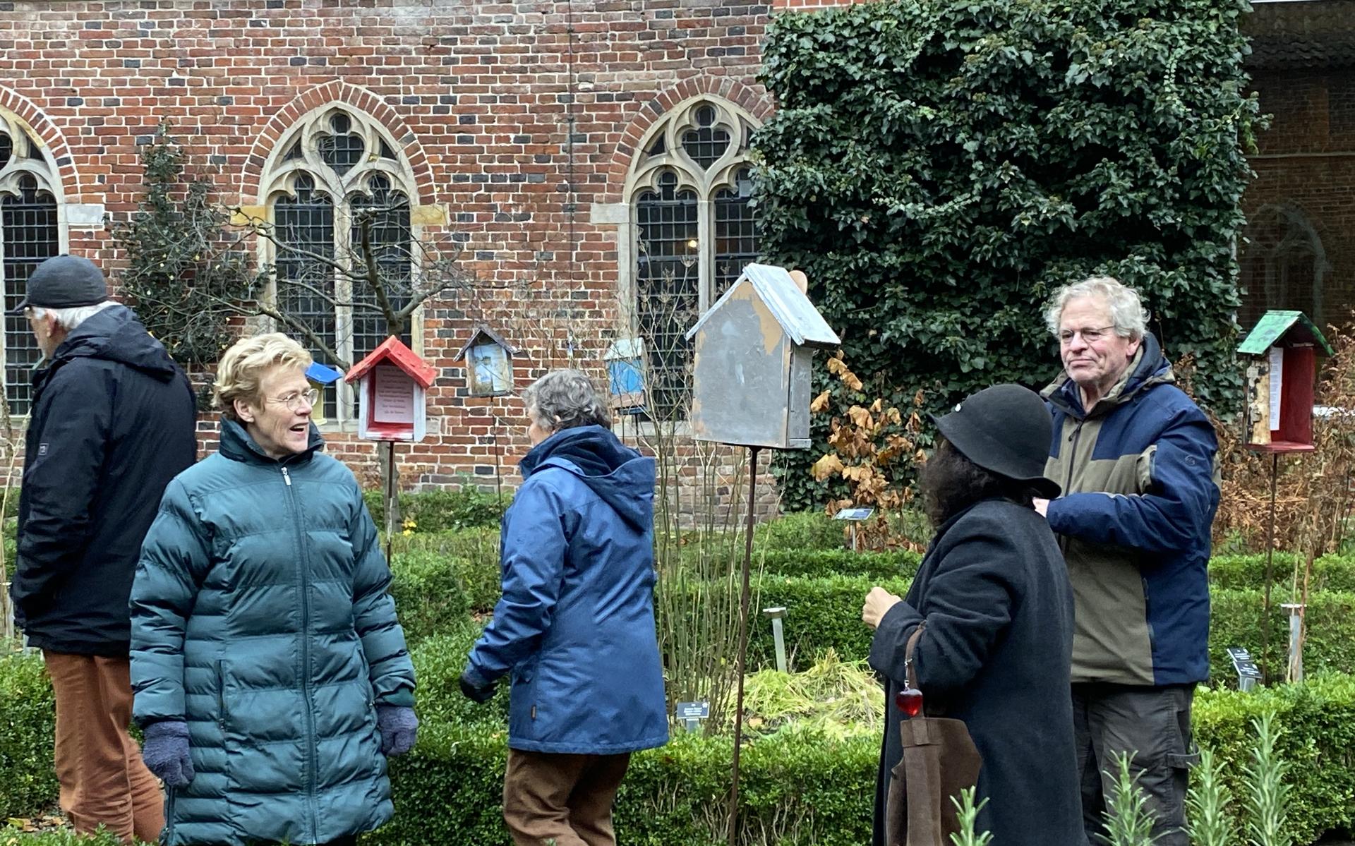 Gedichtenhuisjes in de museumtuin in Ter Apel.