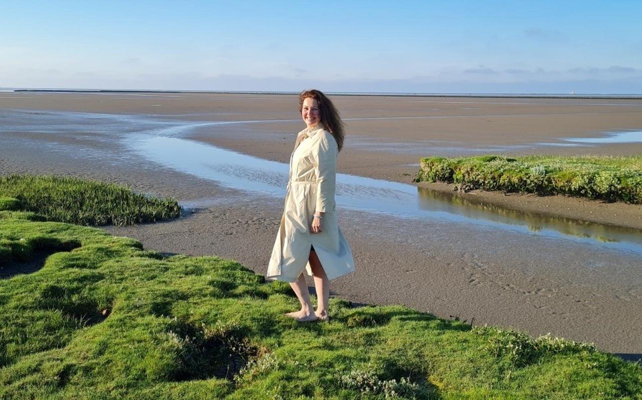 Ingeborg Nienhuis op het Wad. Ingeborg Nienhuis op het Wad.