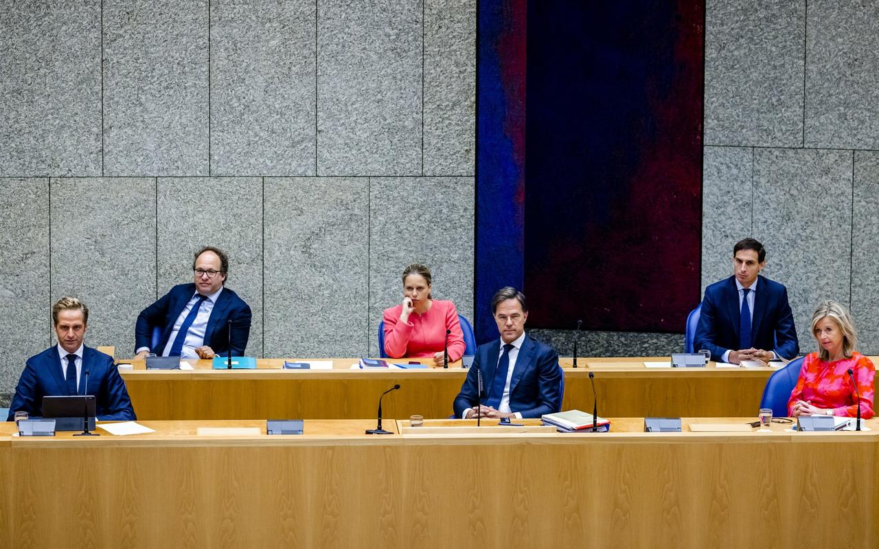 Het kabinet Rutte-III in in de Tweede Kamer. Het kabinet Rutte-III in in de Tweede Kamer.