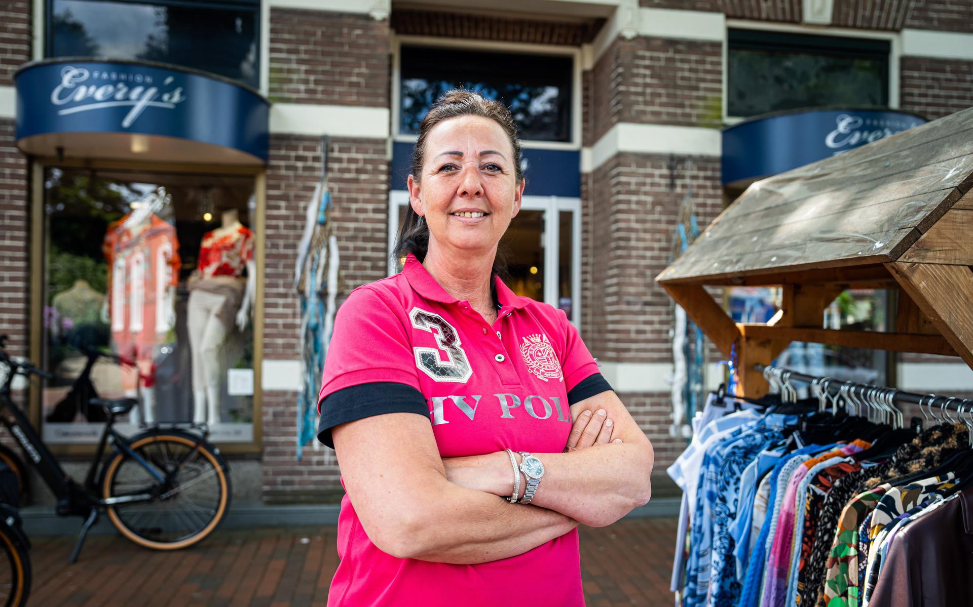 Petra Hoekstra-Krikken voor haar winkel Every's Fashion in Zuidlaren.