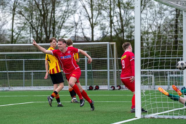 Bargeres schudt ‘Protosplaag’ van zich af en vernedert VAKO. ‘Sommige jongens stonden daar high van 