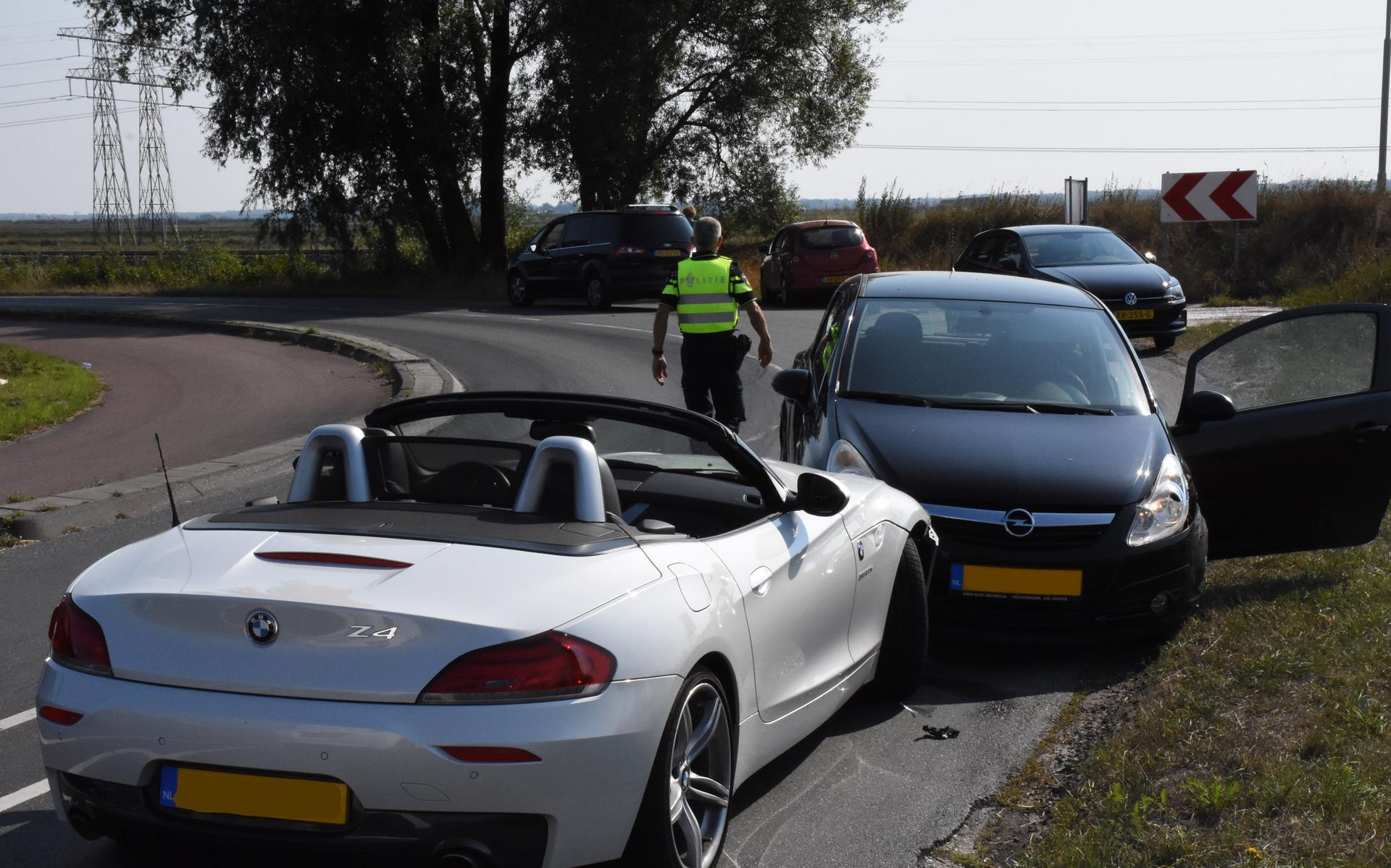 Vrouw gewond bij aanrijding drie auto's op Energieweg in Foxhol - Dagblad van het Noorden