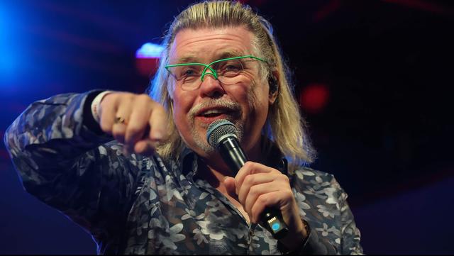René Karst haalt volgende ronde in De Slimste Mens: overleden zanger uit Hoogeveen langer op tv