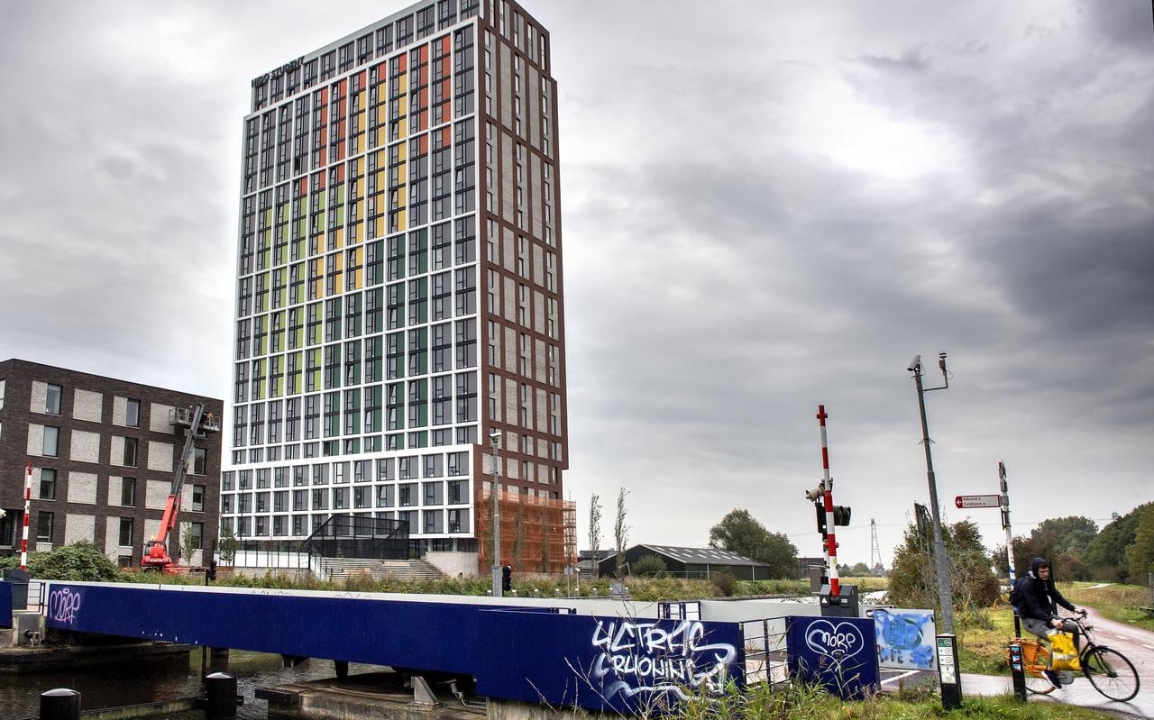 De NIDO-studentenflat bij de Reitdiephaven is een kas. De NIDO-studentenflat bij de Reitdiephaven is een kas.