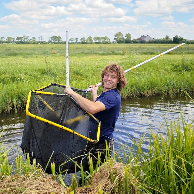 Hoe help je dieren in je tuin de droge lente door? Ecoloog Rick (29) uit Groningen geeft tips. ‘Zet