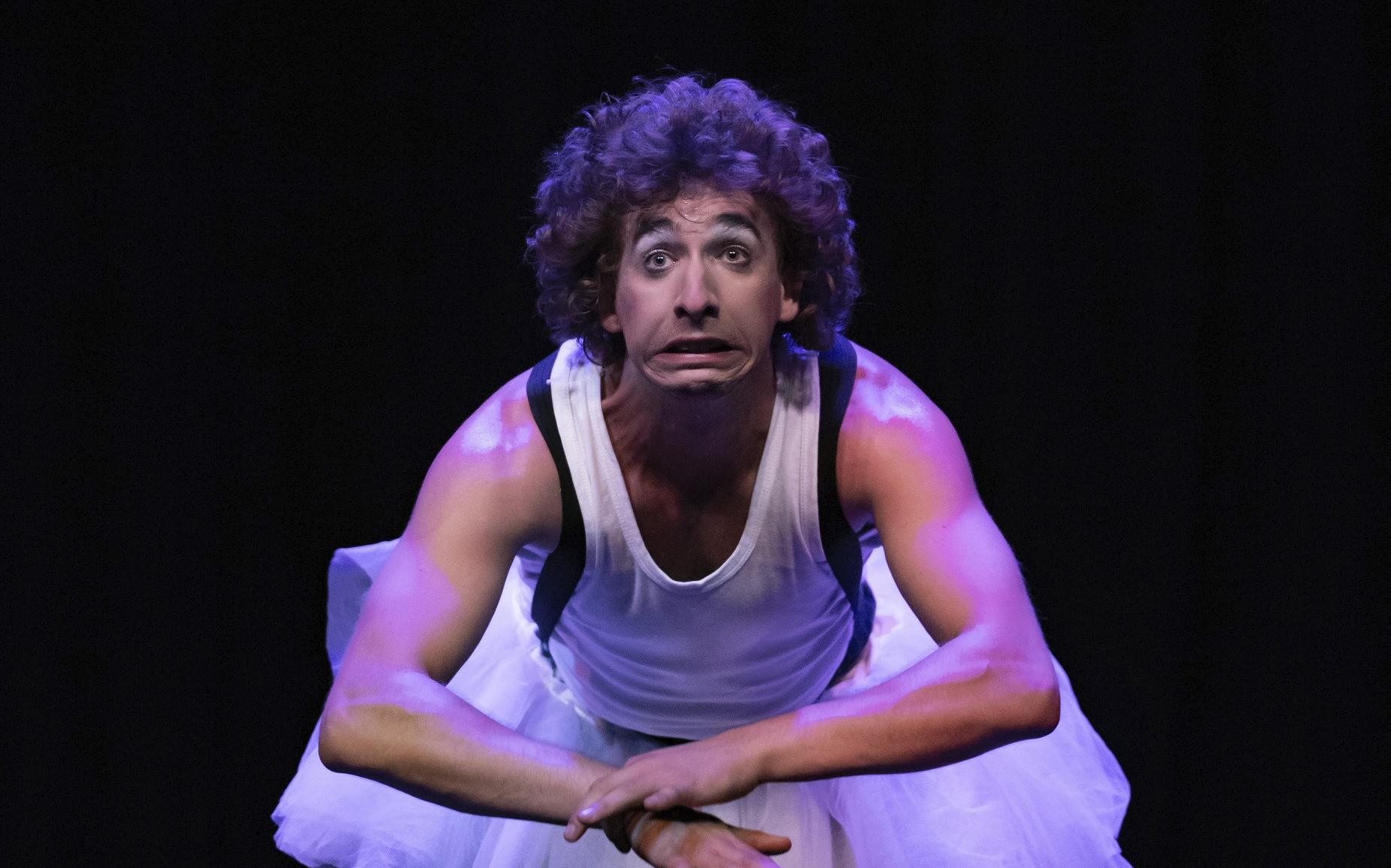 Mimespeler Kevin(ski) uit Nieuw-Schoonebeek op tournee met Hans Klok: 'Stel dat ik ooit in in Amerik