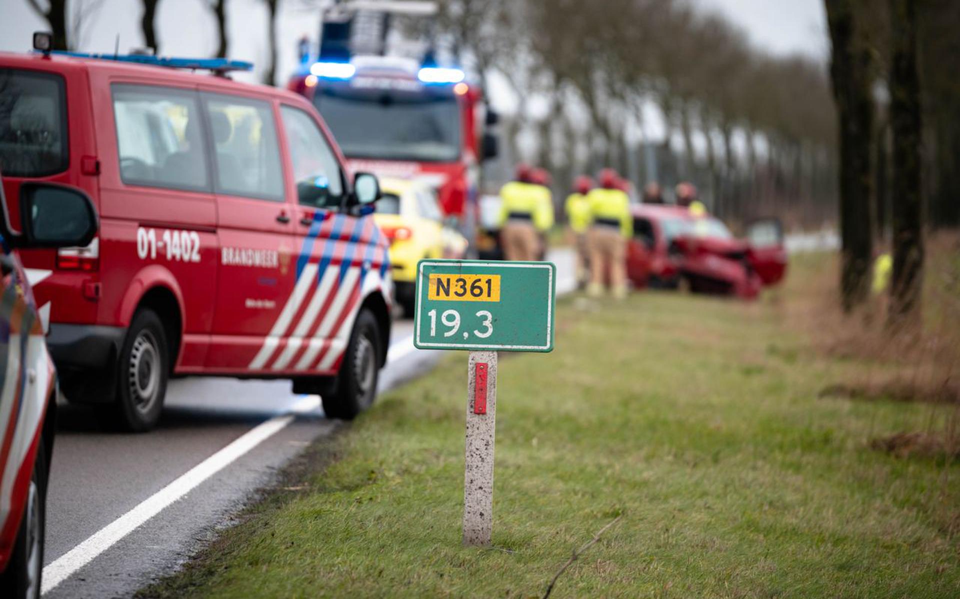 Automobilist Raakt Van De Weg En Botst Tegen Boom Op N361 Bij Wehe-den ...