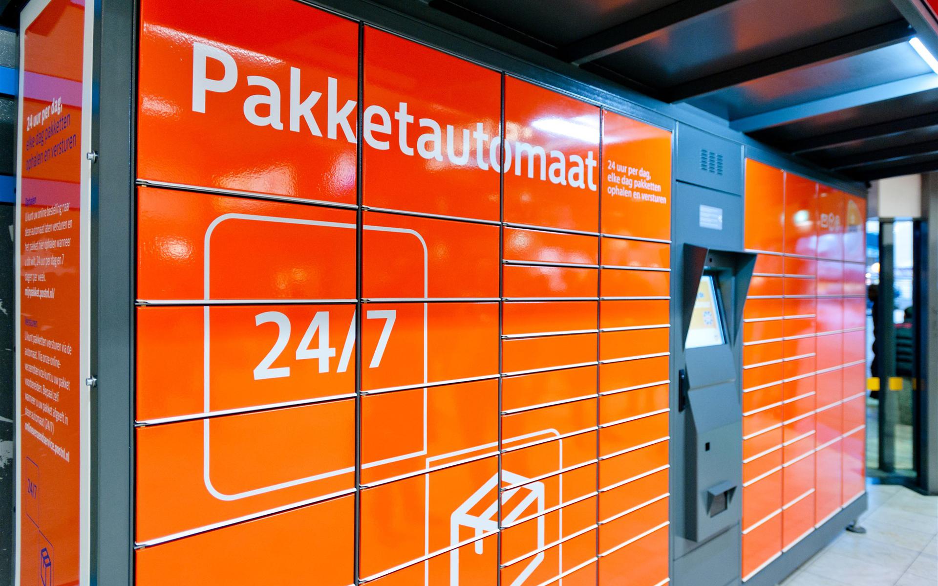 Nieuwe pakket- en briefautomaten in Groningen. Nooit in de rij om een pakketje te versturen - Dagblad van het Noorden